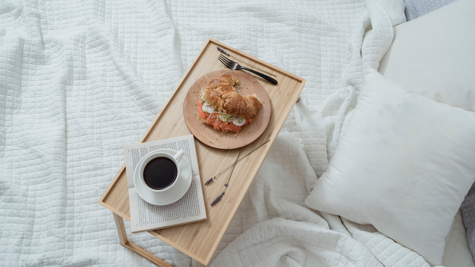 How Long Before Bed Should You Stop Eating?