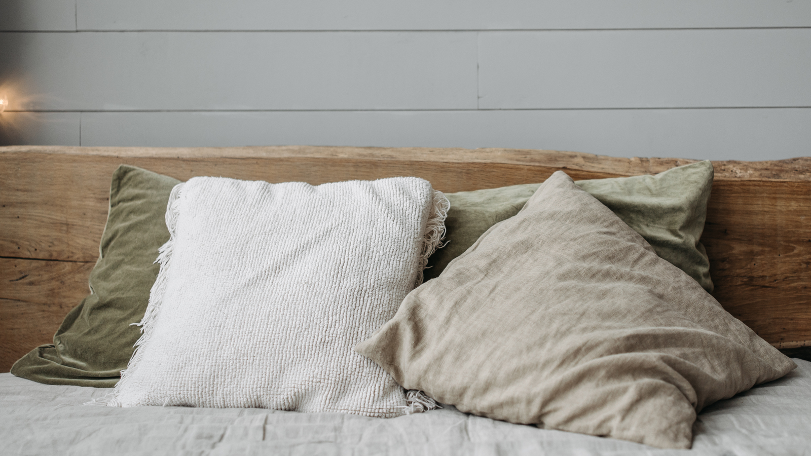 How to Choose a Pillow: Find the Perfect Type of Pillow for You