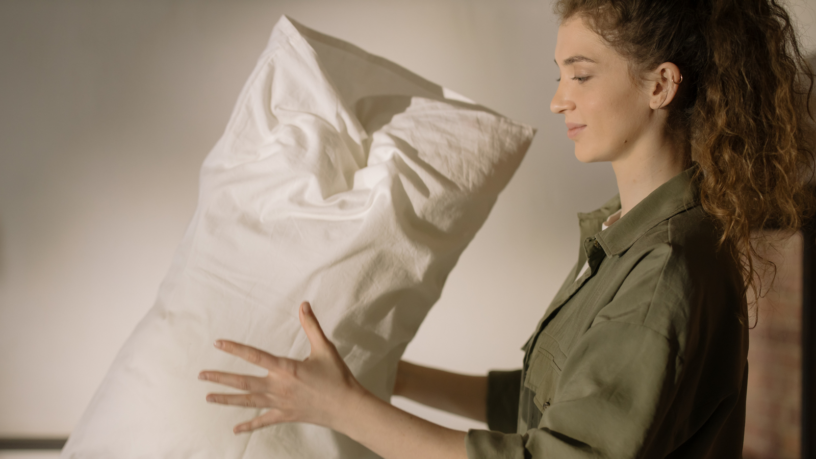 The Proper Way to Sleep on a Pillow